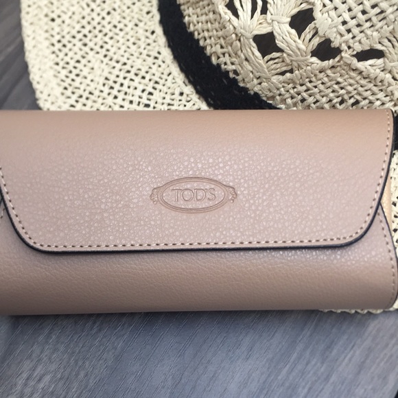 New Tod’s 54mm Round Cat Eye Sunglasses UV Protective Lenses with Case - Picture 7 of 9